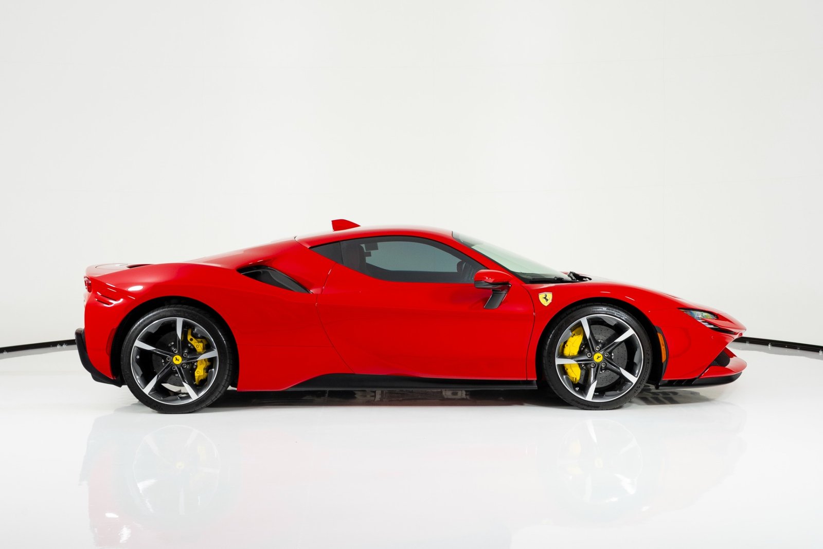 Ferrari SF90 Stradale - Image 3